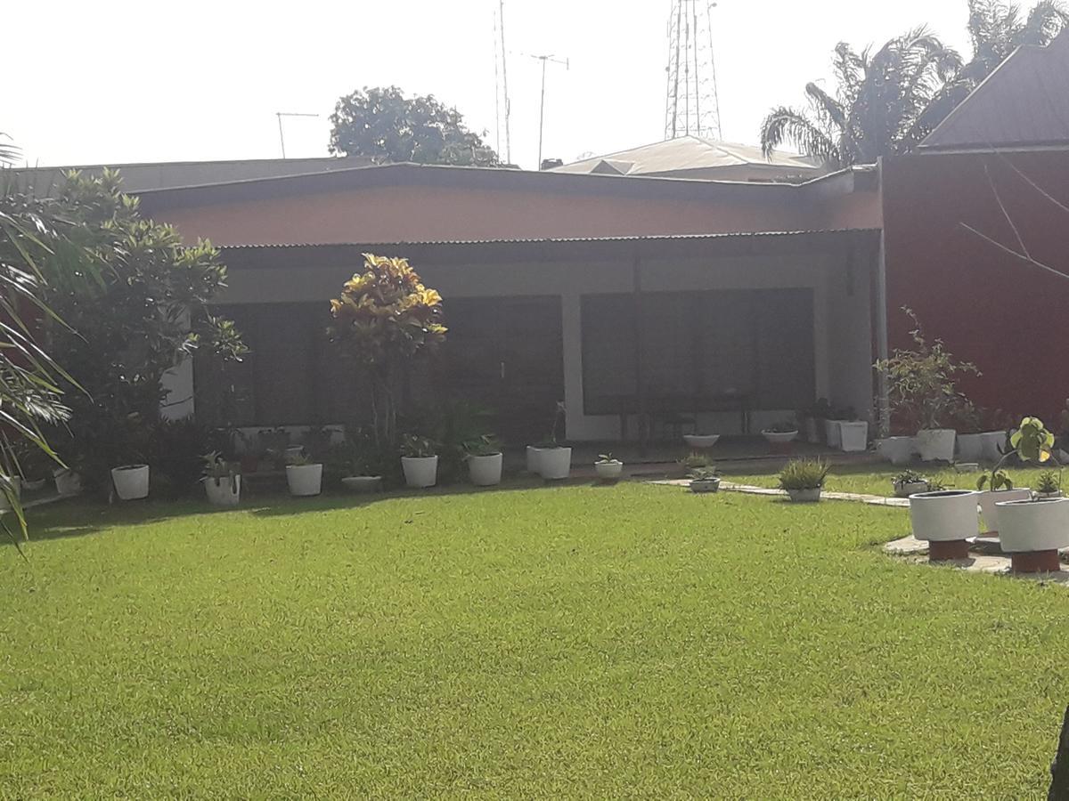 Hôtel Emma'S Enclave à Kumasi Extérieur photo